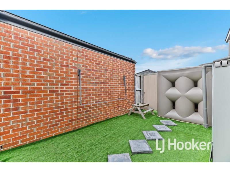 9 Hunt Way, Pakenham VIC 3810