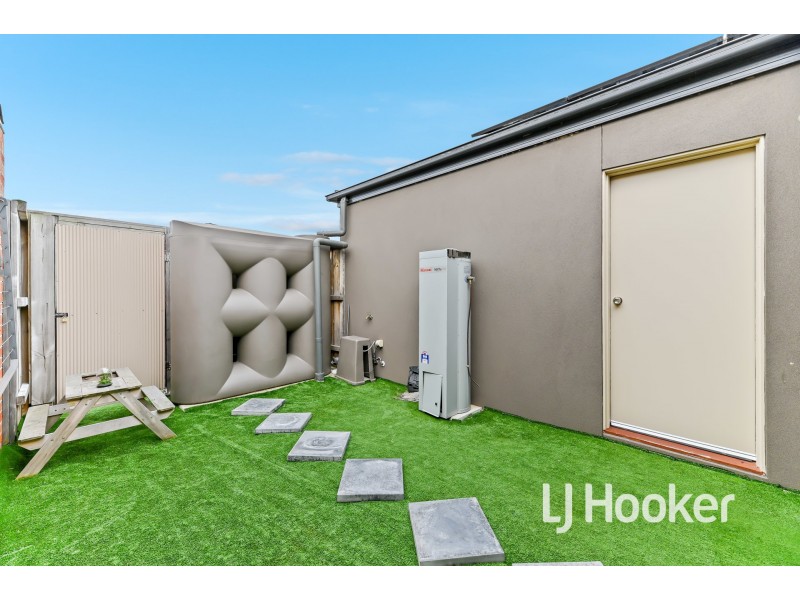 9 Hunt Way, Pakenham VIC 3810