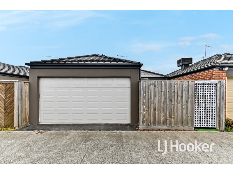 9 Hunt Way, Pakenham VIC 3810