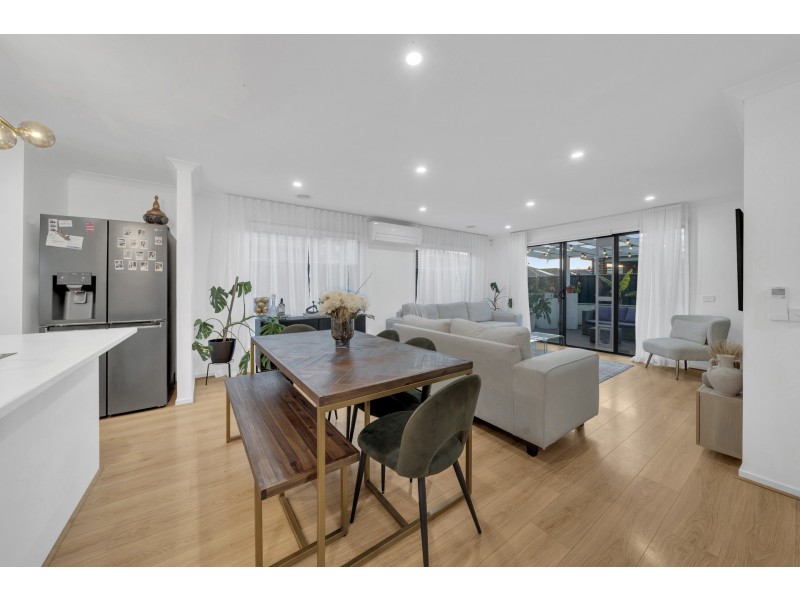 29 Walhallow Drive, Clyde North VIC 3978