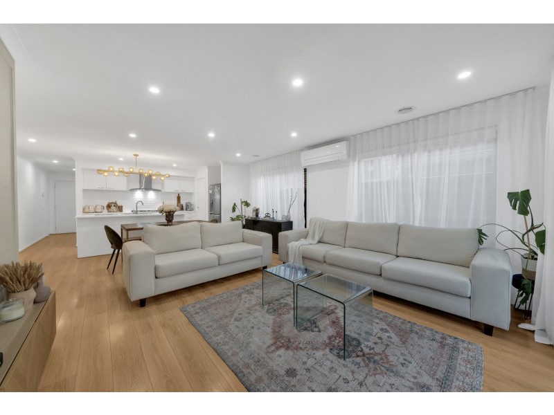 29 Walhallow Drive, Clyde North VIC 3978