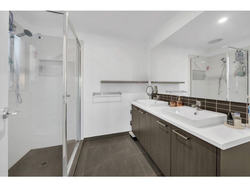 29 Walhallow Drive, Clyde North VIC 3978