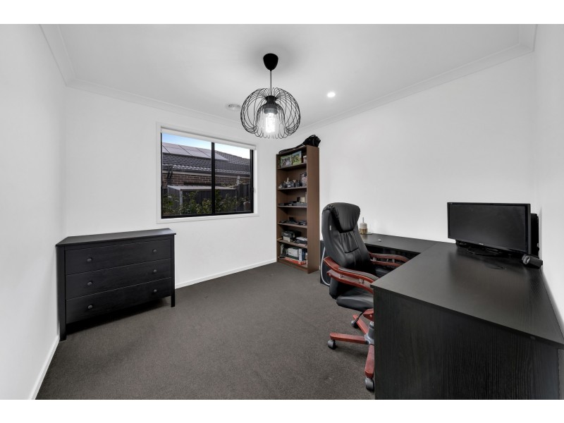 29 Walhallow Drive, Clyde North VIC 3978