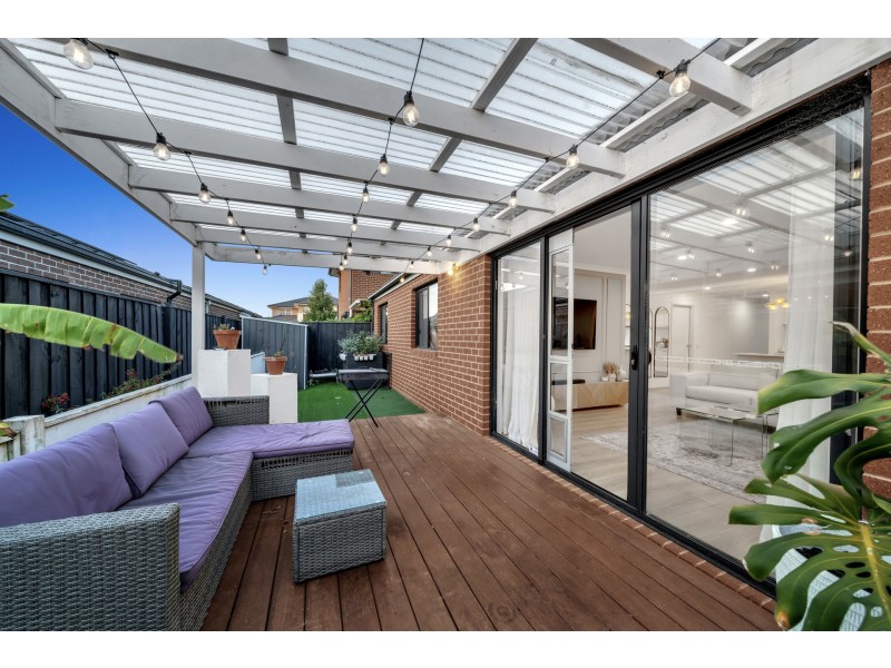 29 Walhallow Drive, Clyde North VIC 3978