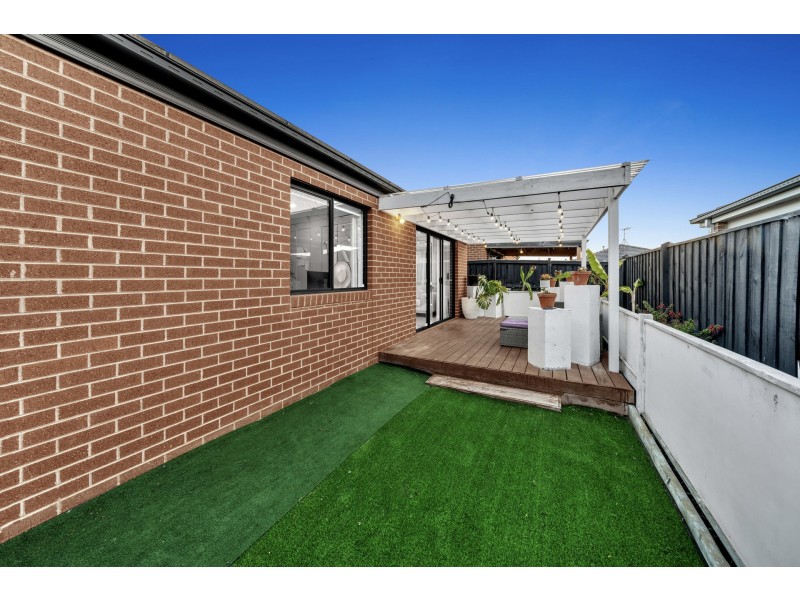 29 Walhallow Drive, Clyde North VIC 3978