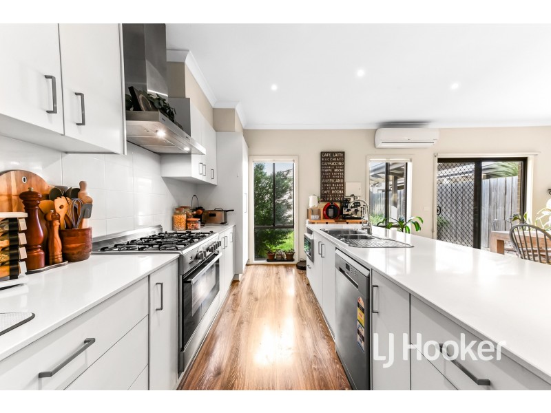 75 Fiorelli Boulevard, Cranbourne East VIC 3977