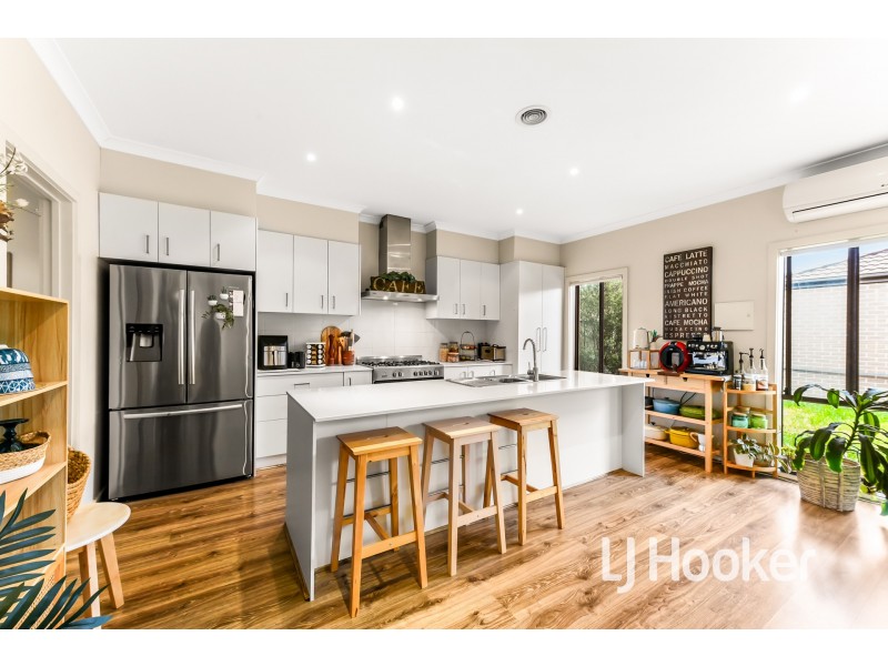 75 Fiorelli Boulevard, Cranbourne East VIC 3977