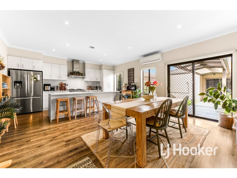 75 Fiorelli Boulevard, Cranbourne East VIC 3977