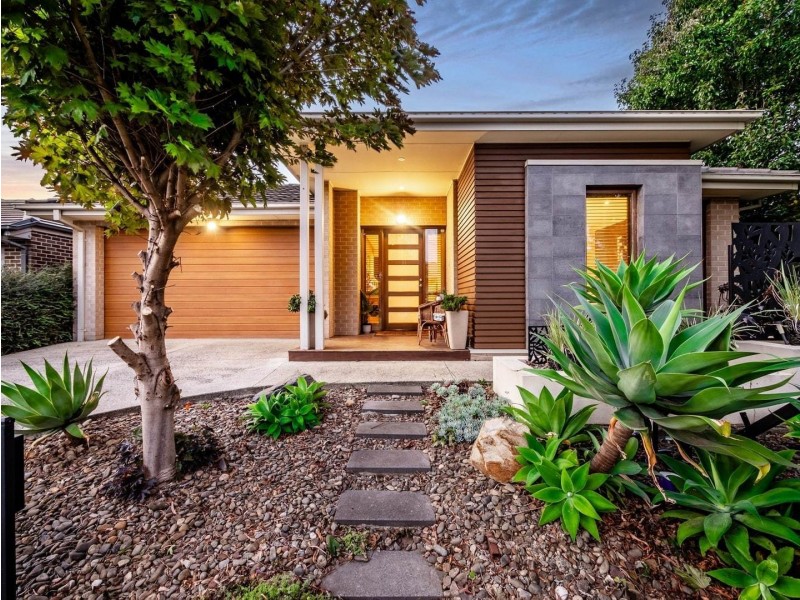 7 Holsteiner Terrace, Clyde North VIC 3978