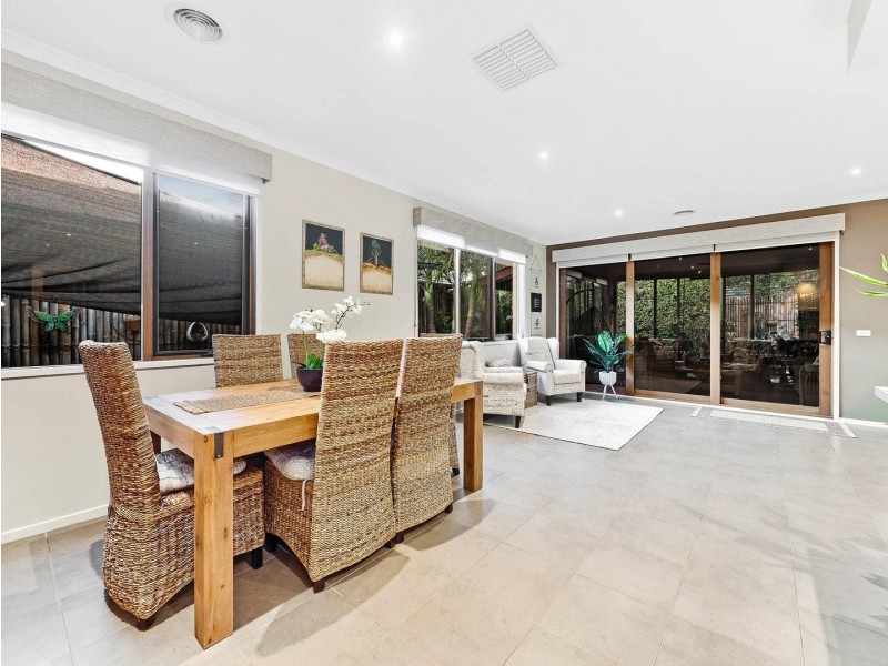 7 Holsteiner Terrace, Clyde North VIC 3978