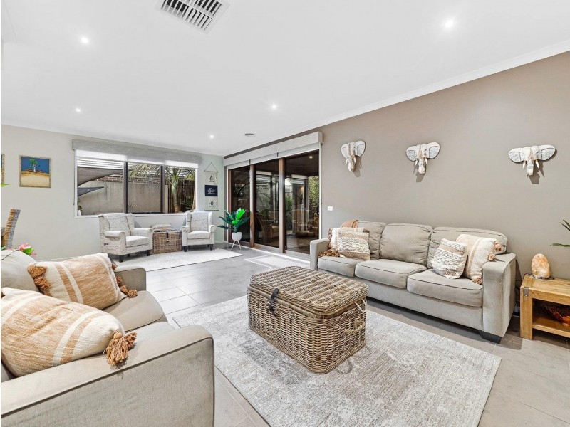 7 Holsteiner Terrace, Clyde North VIC 3978