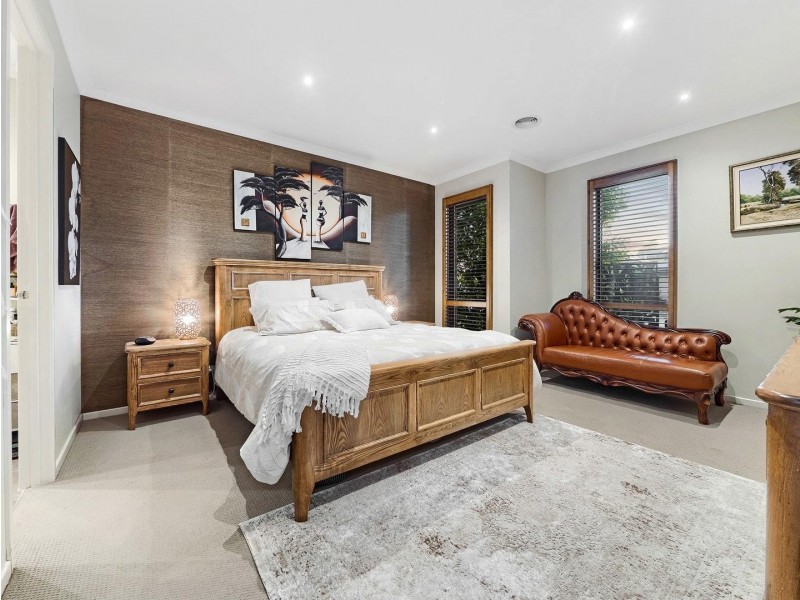 7 Holsteiner Terrace, Clyde North VIC 3978