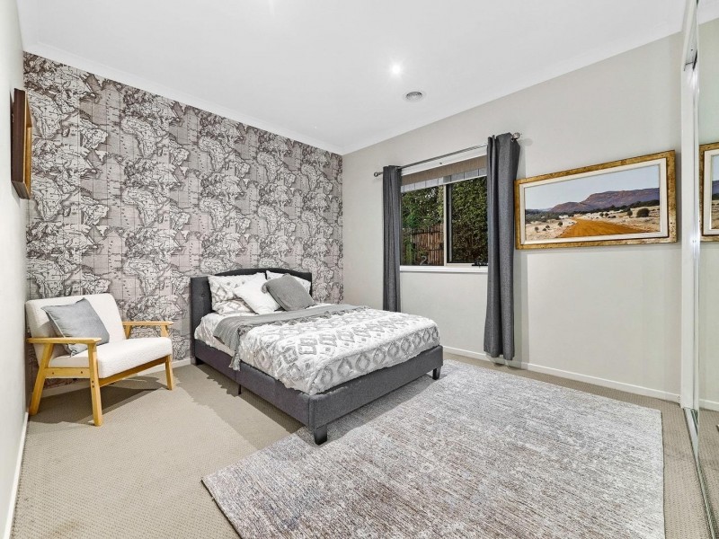 7 Holsteiner Terrace, Clyde North VIC 3978