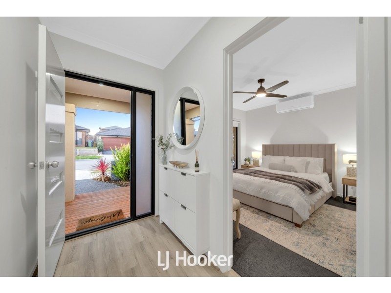 34 Garrard Crescent, Clyde VIC 3978