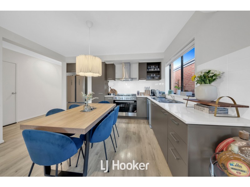 34 Garrard Crescent, Clyde VIC 3978