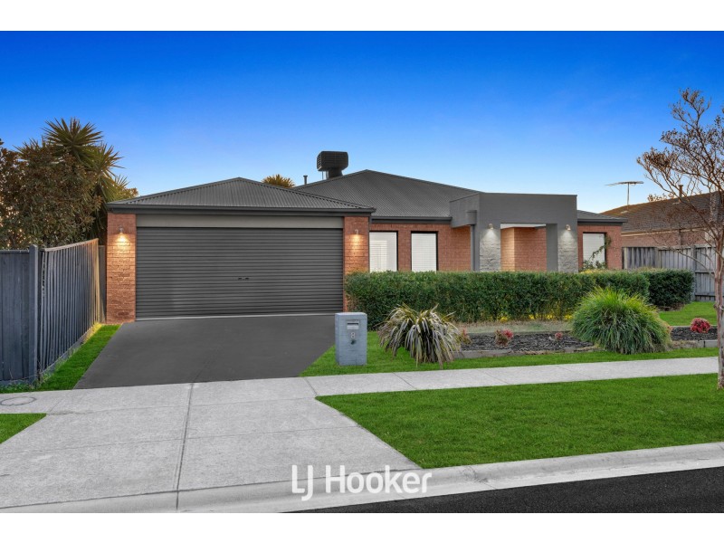 8 Robusta Avenue, Cranbourne VIC 3977