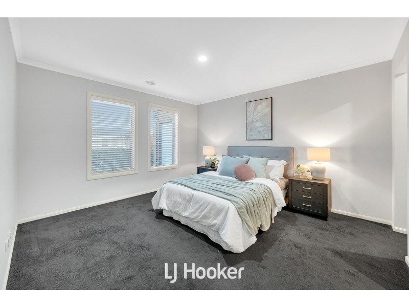 8 Robusta Avenue, Cranbourne VIC 3977