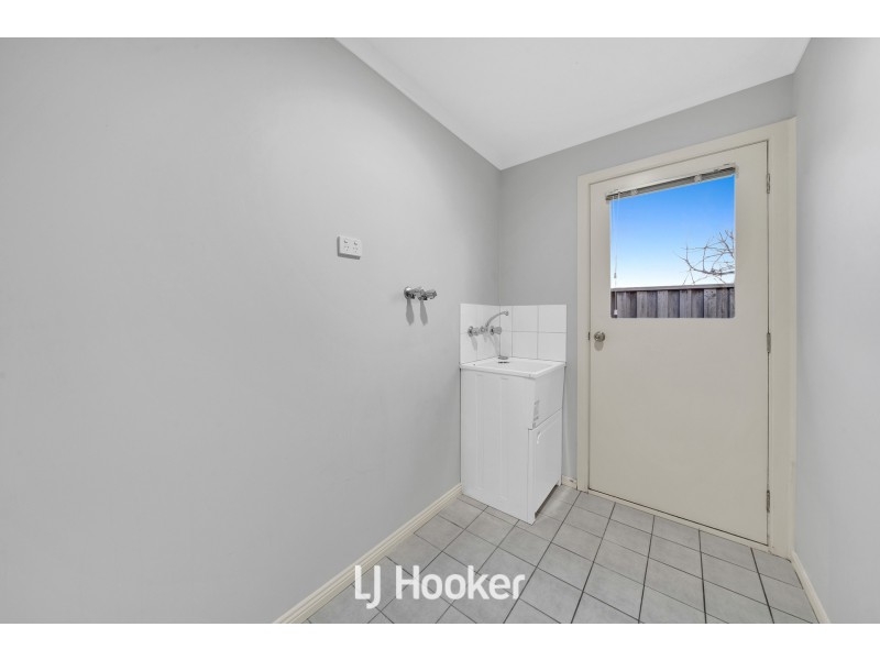 8 Robusta Avenue, Cranbourne VIC 3977