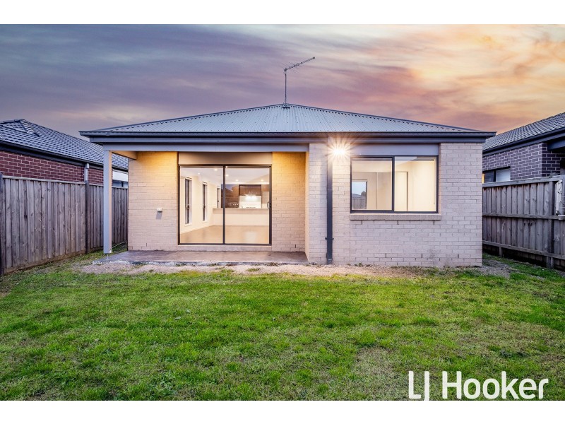 5 Redding Street, Cranbourne East VIC 3977