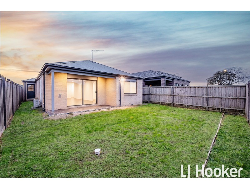 5 Redding Street, Cranbourne East VIC 3977