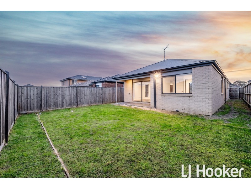 5 Redding Street, Cranbourne East VIC 3977