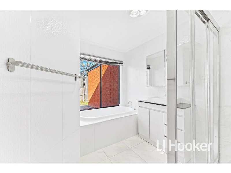 3 Mariner Close, Cranbourne North VIC 3977