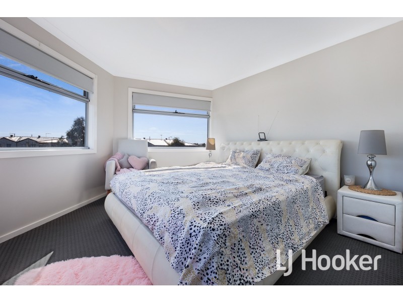 14 Rocket Lane, Cranbourne North VIC 3977