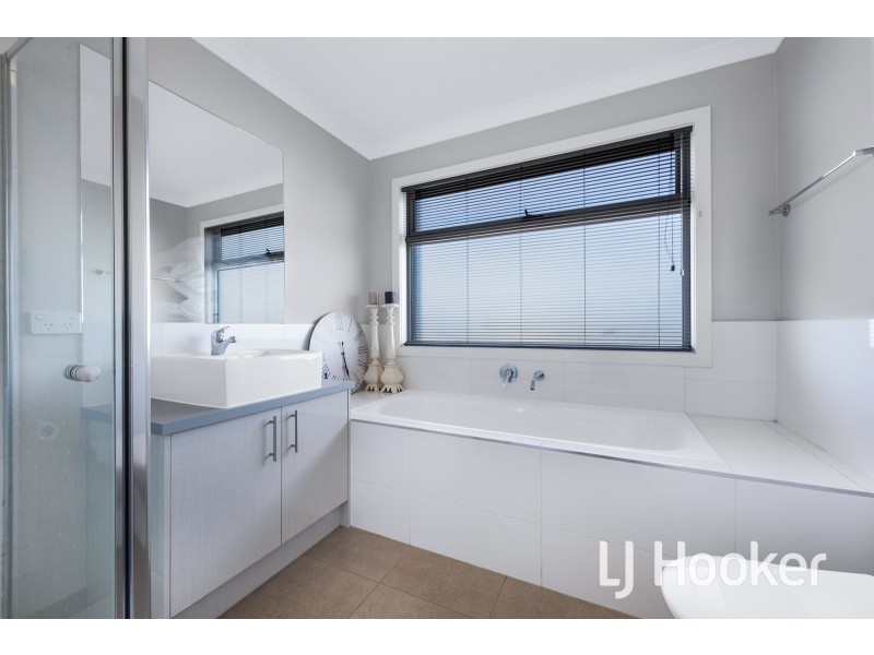 14 Rocket Lane, Cranbourne North VIC 3977