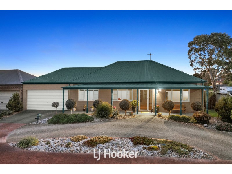 4 Louise Mack Walk, Lynbrook VIC 3975
