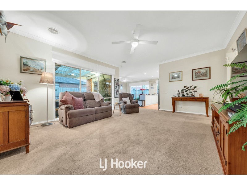 4 Louise Mack Walk, Lynbrook VIC 3975