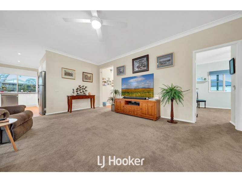 4 Louise Mack Walk, Lynbrook VIC 3975