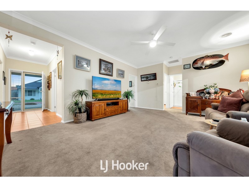 4 Louise Mack Walk, Lynbrook VIC 3975