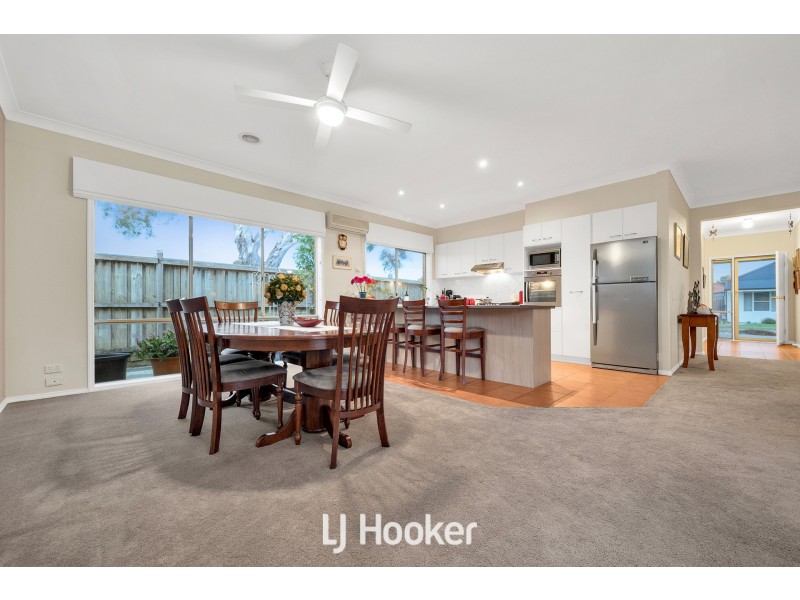 4 Louise Mack Walk, Lynbrook VIC 3975