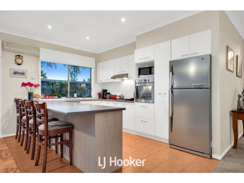 4 Louise Mack Walk, Lynbrook VIC 3975