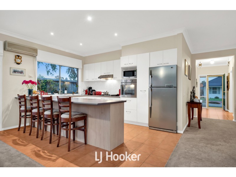 4 Louise Mack Walk, Lynbrook VIC 3975