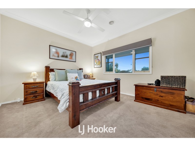 4 Louise Mack Walk, Lynbrook VIC 3975