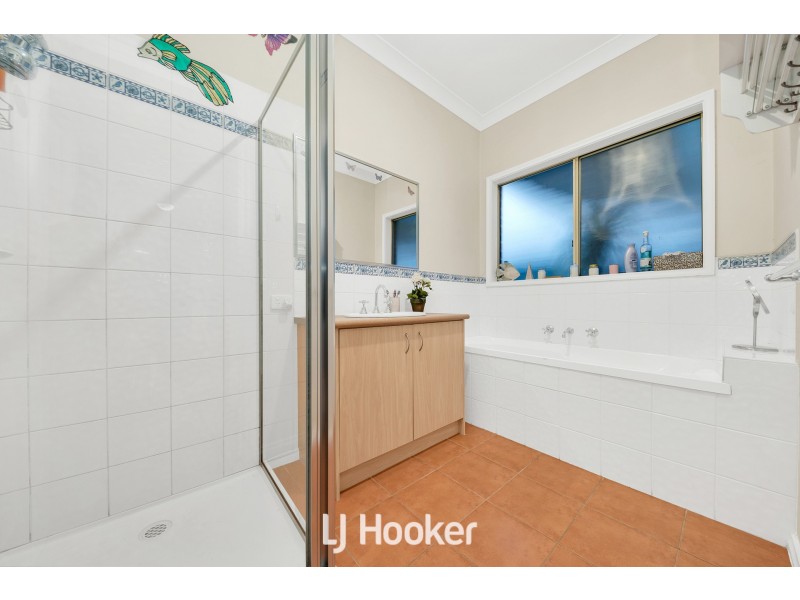 4 Louise Mack Walk, Lynbrook VIC 3975