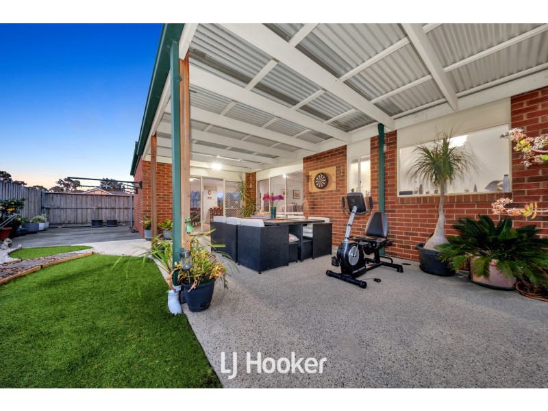 4 Louise Mack Walk, Lynbrook VIC 3975