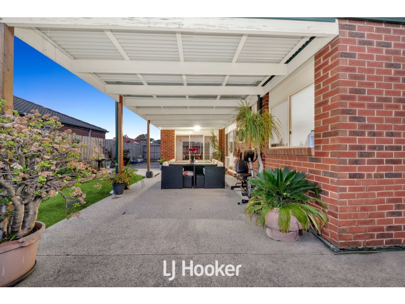4 Louise Mack Walk, Lynbrook VIC 3975