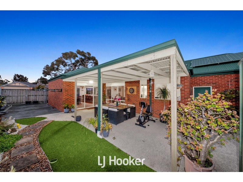 4 Louise Mack Walk, Lynbrook VIC 3975