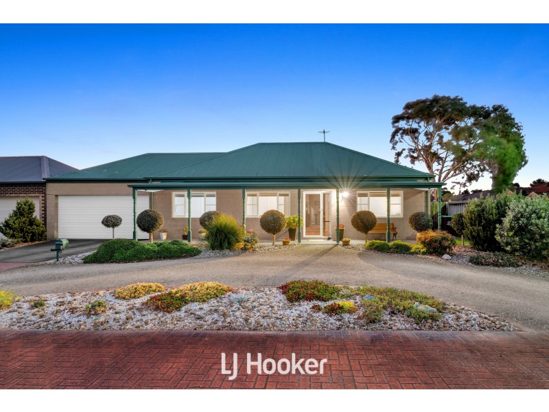 4 Louise Mack Walk, Lynbrook VIC 3975