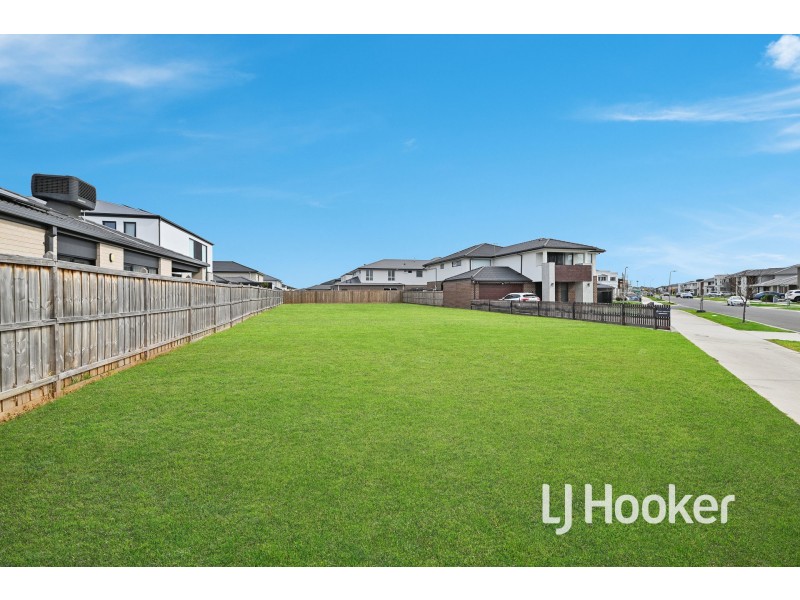 124 Brookwater Parade, Lyndhurst VIC 3975