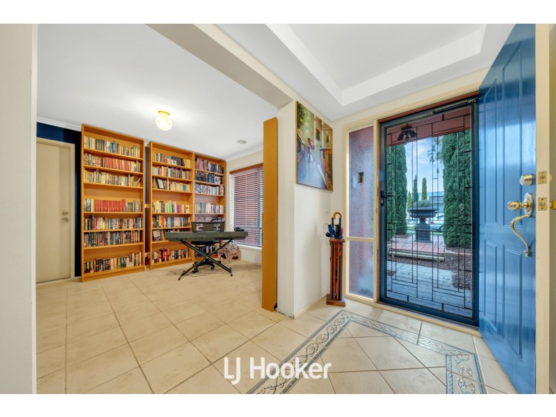 30 Eldershaw Drive, Lynbrook VIC 3975