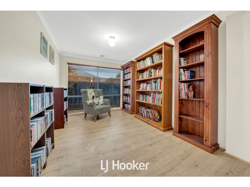 30 Eldershaw Drive, Lynbrook VIC 3975