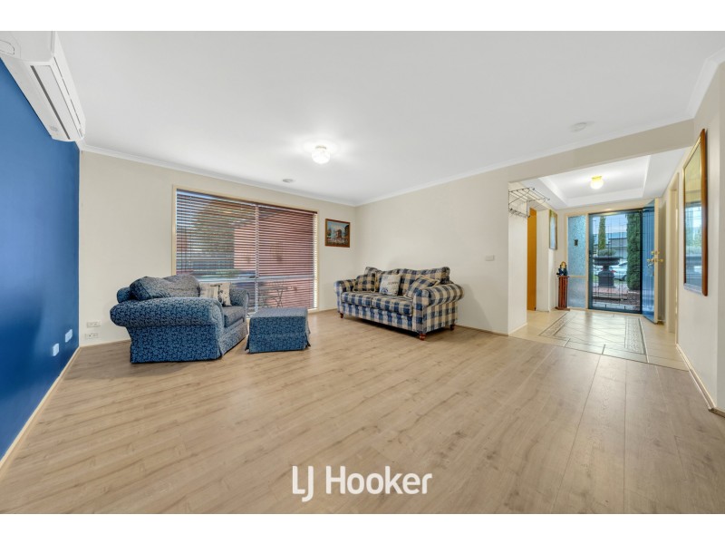 30 Eldershaw Drive, Lynbrook VIC 3975