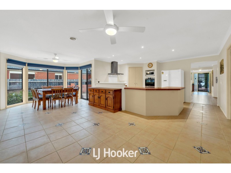 30 Eldershaw Drive, Lynbrook VIC 3975