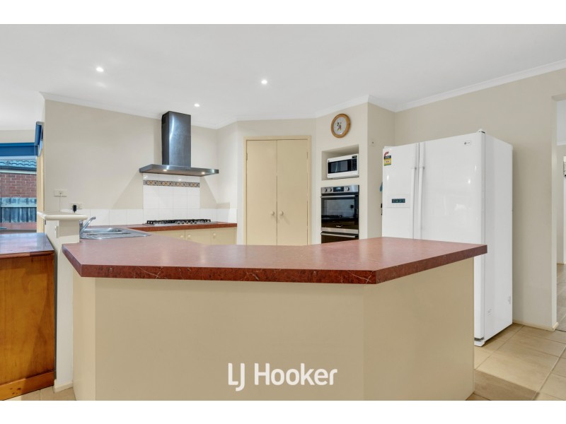 30 Eldershaw Drive, Lynbrook VIC 3975