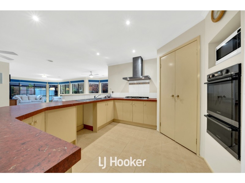 30 Eldershaw Drive, Lynbrook VIC 3975