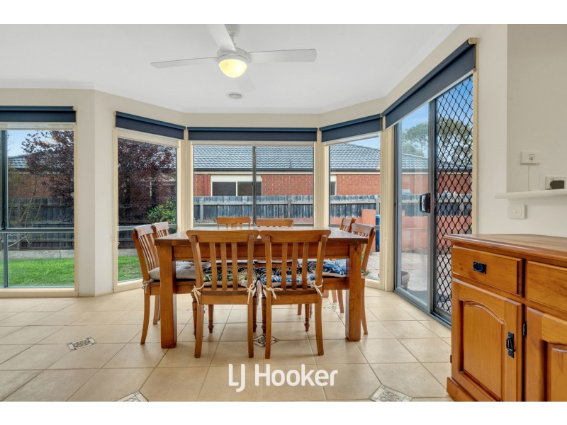 30 Eldershaw Drive, Lynbrook VIC 3975