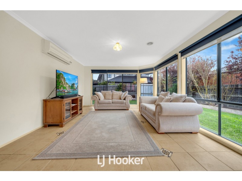 30 Eldershaw Drive, Lynbrook VIC 3975